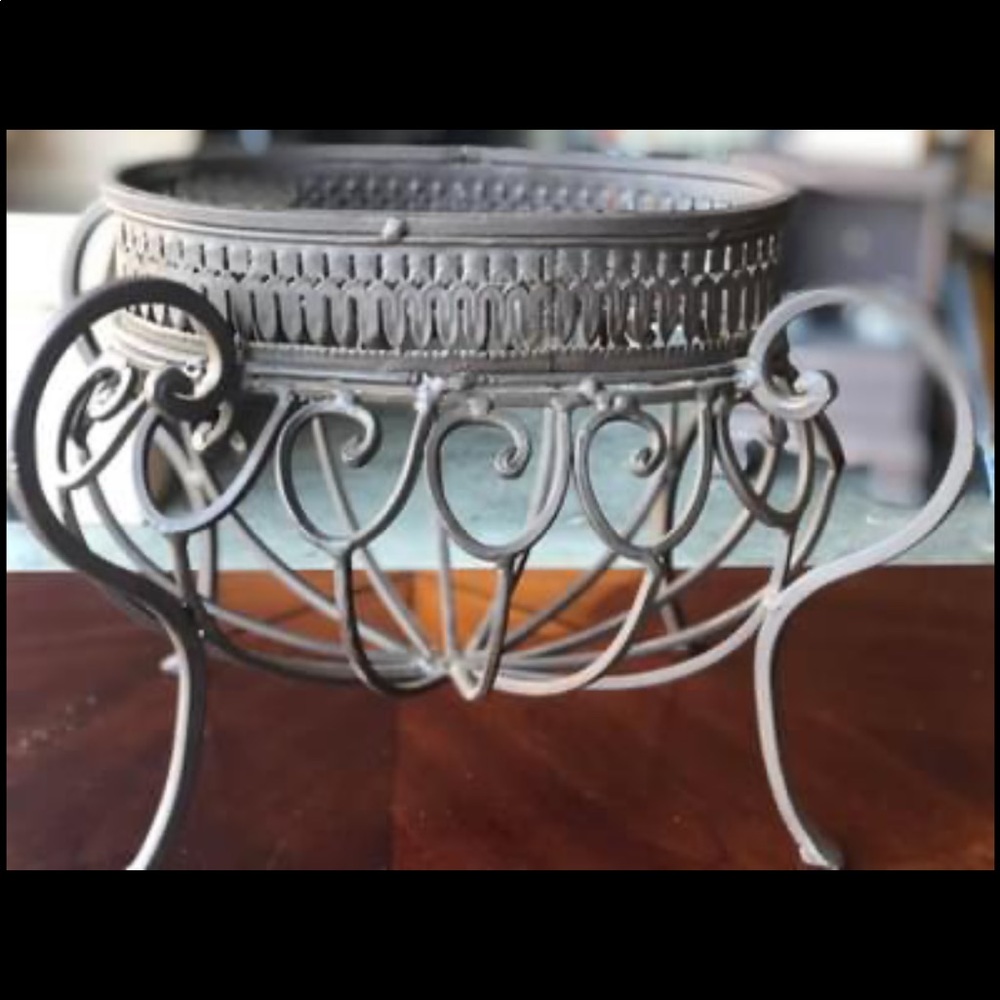 Iron Basket - Picture 2 of 2